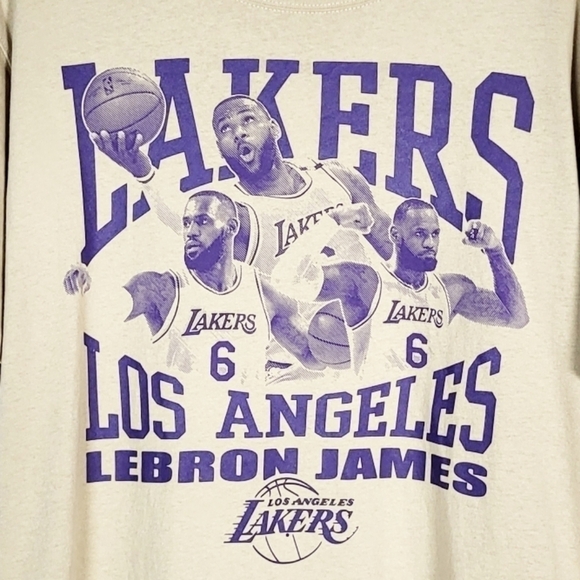UO ULTRA GAME Los Angeles Lakers Lebron James Tee NWT - Picture 2 of 5